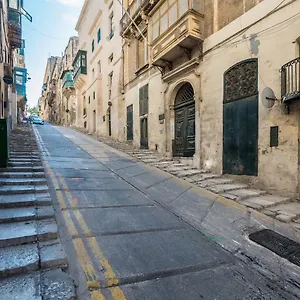 valletta-saint-marks-suites.hotelssaintjulians.com/