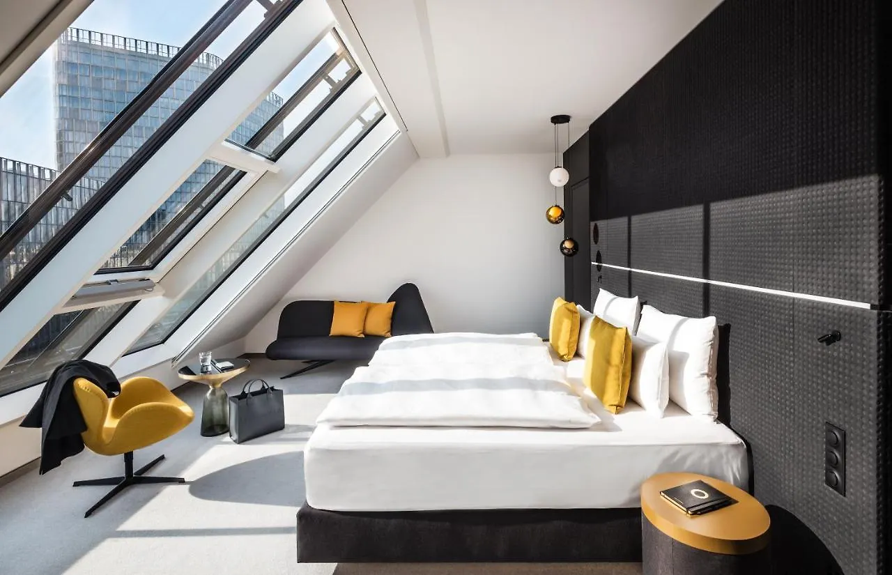 Mooons Vienna Hotel
